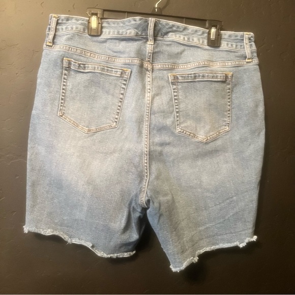Torrid feel the fit Denim Blue Women's Shorts size: 18 - Picture 6 of 7
